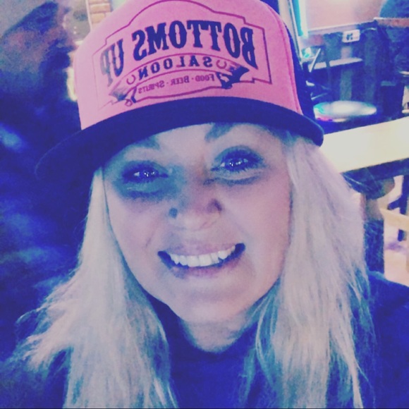 Meet your Posher, Bobbi - PLEASE READ MY BIO. ❣️ - Picture 2 of 4